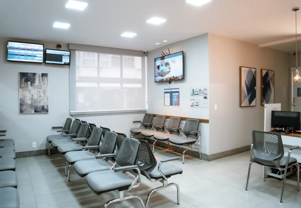 Recepção e sala de espera do COT, no Flamengo