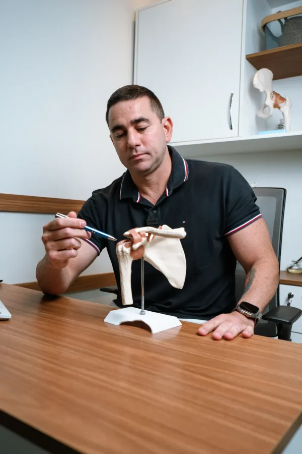Dr. Mauricio Menezes, ortopedista do COT